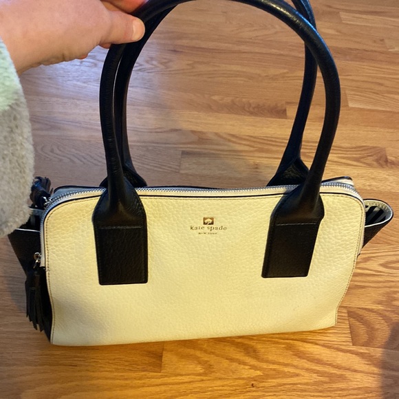 Kate Spade Handbag. - Picture 3 of 5